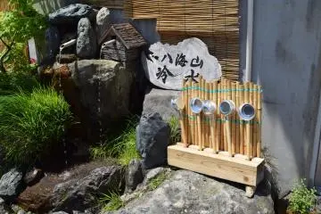 Try out some fresh Hakkaisan snow melt water at the ropeway base!