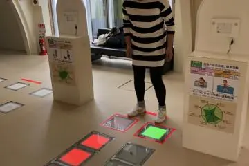 Ride Balance - quickly step on the lighted panels