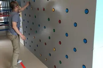 Pushfull - touch the sparkling buttons quickly 