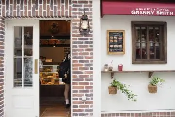 Gallery image