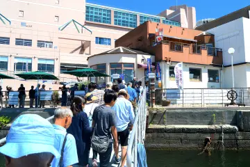 Tourists disembarking from the ship