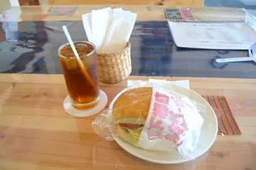맛있는 송어 버거를 드셔보세요!