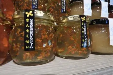 Locally made Yamanashi jams make a great gift!
