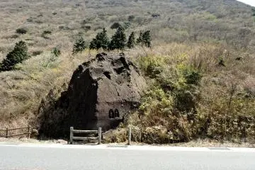 Rock with Buddhist statues
