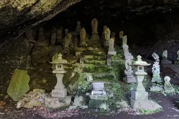 Statues and lanterns