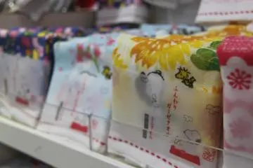 Creative ways to infuse traditonal style into character goods! Some of the items are so beautiful, like the colours on these Snoopy handkerchiefs.