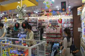 The 3rd floor is full of boys looking at the robots section and girls at the dolls section. Tamagotchi is on this floor too!