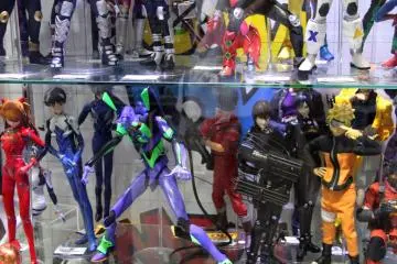 Figurines galore! The fine details on them makes any collecter drool. Do note they cost a pretty penny though.