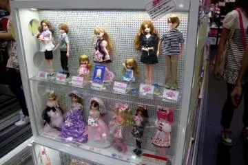 The Japanese equivalent of the American Barbie and Ken - meet Rika and family!
