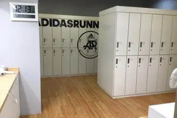 Full size and shoe size lockers to stash away your stuff.