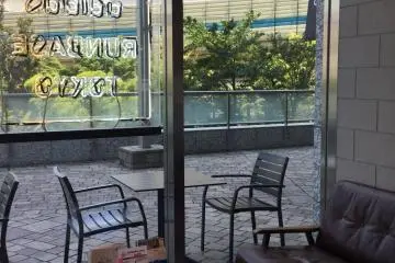 밝고 아늑한 공간으로 달리기 전후에 몸을 식힐 수 있습니다.