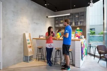 Sunshine Juice bar offers cold pressed juices and smoothies with optional vegan protein boosts. (Photo: Japan Travel)