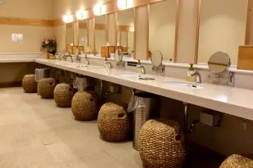 The dressing room in the women's change room