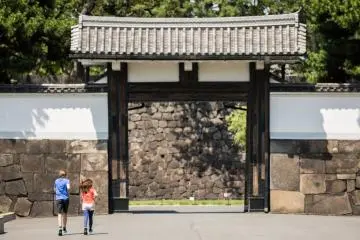 Most runners go through this gate and exit another. (Photo: Japan Travel)