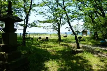 The highest point of the rock is 173 meters