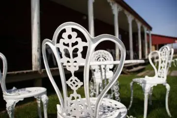 Outdoor "ice cream seating" area