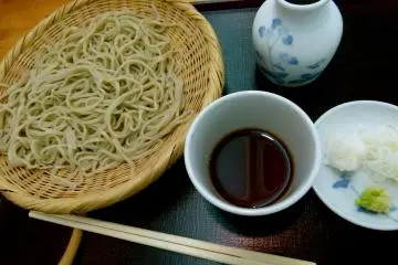 Seiro soba (Photo: <a href="http://www.gethiroshima.com" target="_blank" rel="noreferrer noopener nofollow">GetHiroshima</a>)