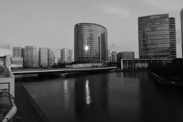 Sunset at Yokohama Bay. On the right are Nissan Global Headquarters; in the middle is Fuji Xerox R&D Square