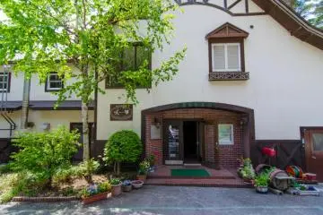 The front entrance of the hotel
