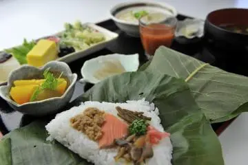 Hobazushi Set (Photo: Michino Eki Kashimo)