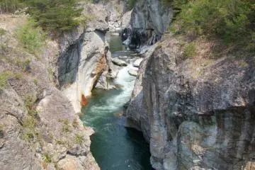The river changes color around each bend
