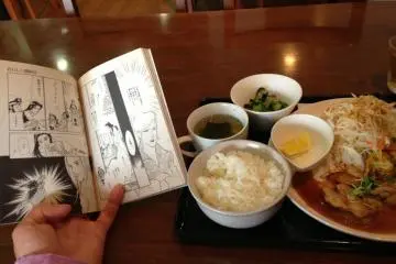 Classy behaviour — reading comics while you eat