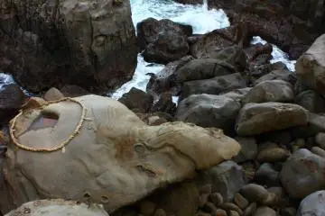 <p>Visez le centre de la cible en corde lors du lancer du undama - pouvez-vous les faire entrer dans le petit bassin?</p>