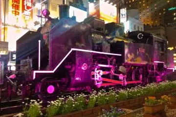 Illumination at the SL Engine at night (Photo: Manish)