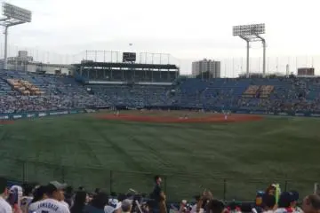 <p>Stadium filling up pre-game</p>