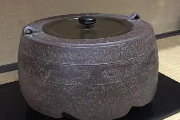 Morihisa Suzuki chagama yang besar
