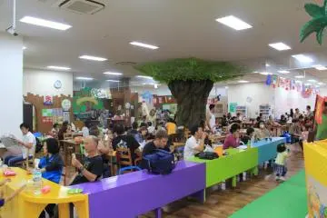 <p>There are dozens of tables and benches for parents and children to rest or enjoy a snack at</p>