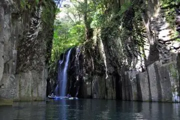 <p>มุ่งหน้าไปที่น้ำตก</p>