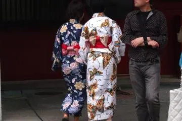 <p>Lots of ladies (and some men) were wearing their beautifully patterned kimonos or yukatas.</p>