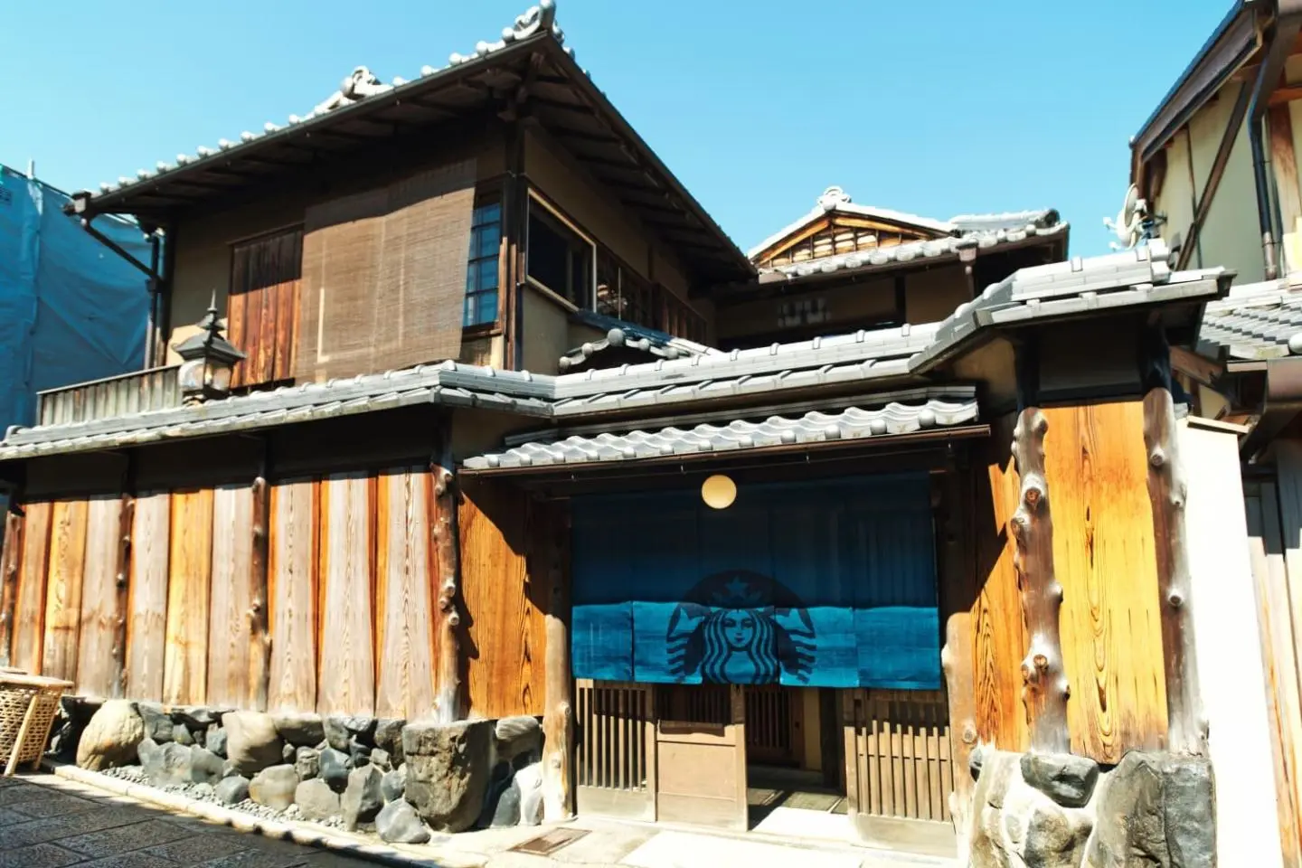 A unique Starbucks in Kyoto's Ninenzaka (Photo: Starbucks)