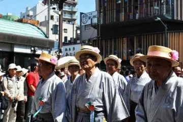 The participants of the parade wearing their hakama (Photo: Michelle Madden)
