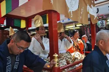 The musicians playing their traditional instruments (Photo: Michelle Madden)