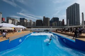 An amazing sight: surfing in the city. 