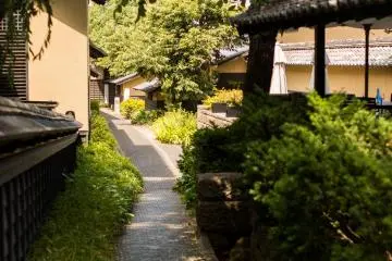 Kurinokomichi (The Chestnut Alley)