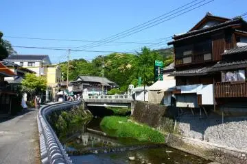 Arita is a picturesque small town surrounded by mountains and forest.