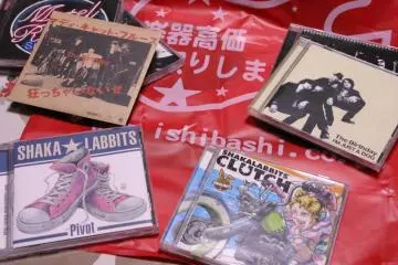 Para CDs y DVDs usados, prueba en Disk Union.