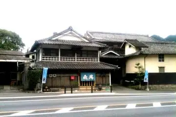 <p>Kameman Sake Brewery is located near Tsunagi on the Hisatsu Orange scenic railway, in the SW end of the Sake producing region of Japan. Its spring water and mild climate produces some unique sake.</p>