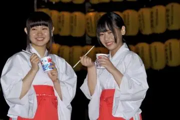 Dancers take a break