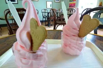 <p>ดับร้อนโดยอร่อยไปกับไอศครีมรสกุหลาบ</p>