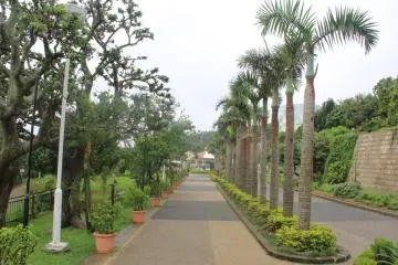 <p>The zoo grounds are well maintained</p>