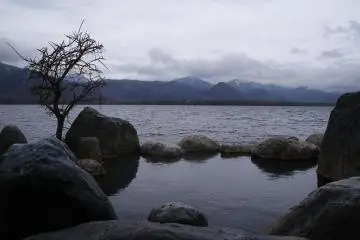 One of many lakeside onsens (Photo: RS Reynolds)