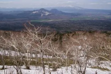 Overlooking the valley and towards Lake Kussharo to the west