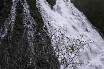 <p>Les chutes d'Oshin-Koshin, &agrave; l'entr&eacute;e du parc</p>