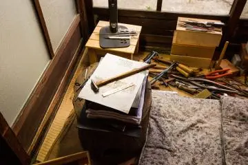 The chaser's workbench.