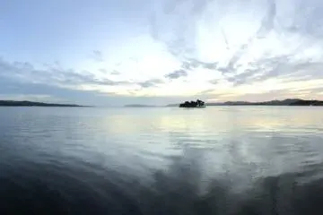 Everyone getting ready for the perfect shot at the sunset spot of the lake shore promenade