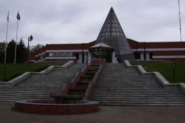 The building is meant to represent an outstretched swan